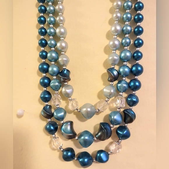 Gradient Shades of Blue Lustrous Pearlessence Beads Multi-strand Necklace - Picture 10 of 11